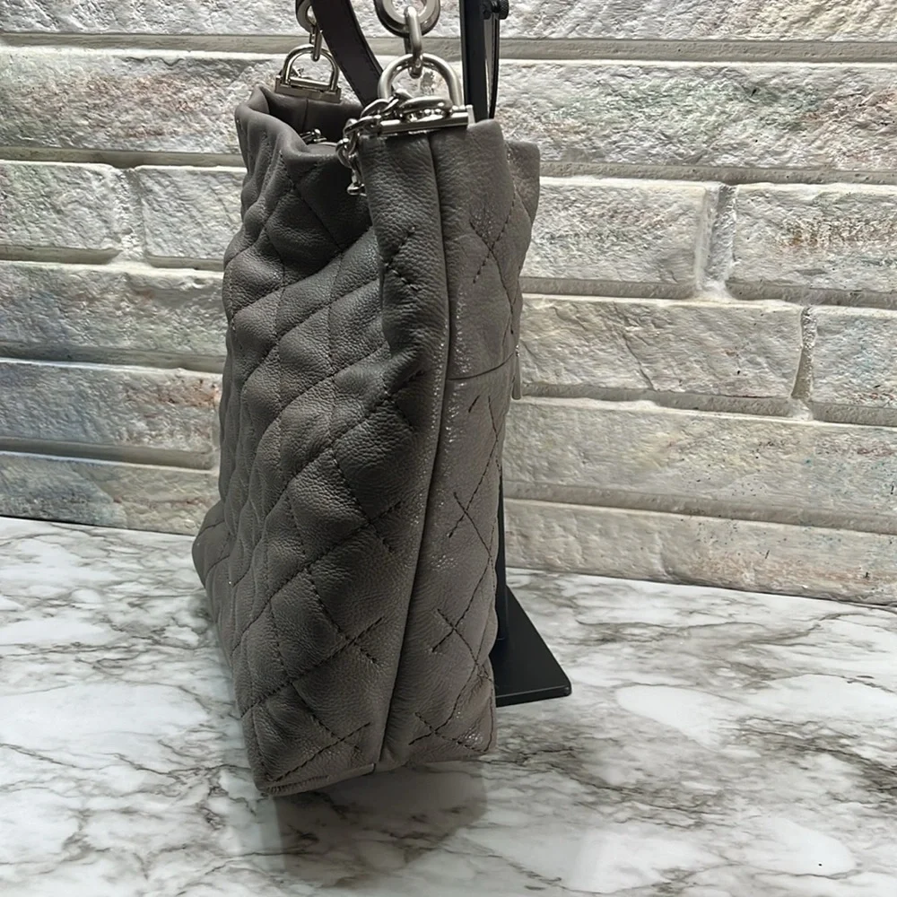 MICHAEL KORS LONI 2 WAY QUILTED LARGE TOTE BAG WITH TAGS. - Picture 2 of 16